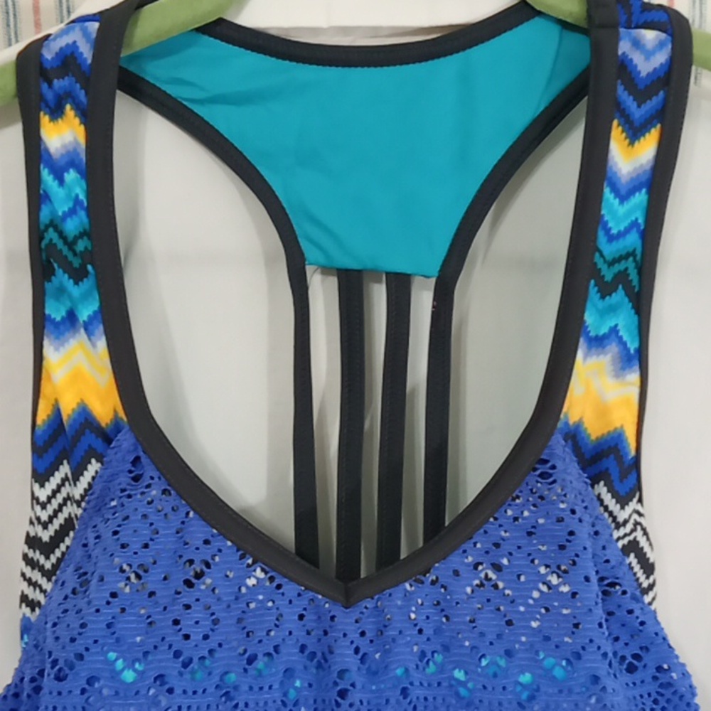 Periwinkle TankInA Top With Multi-Color Chevron Design Bra - Picture 3 of 8